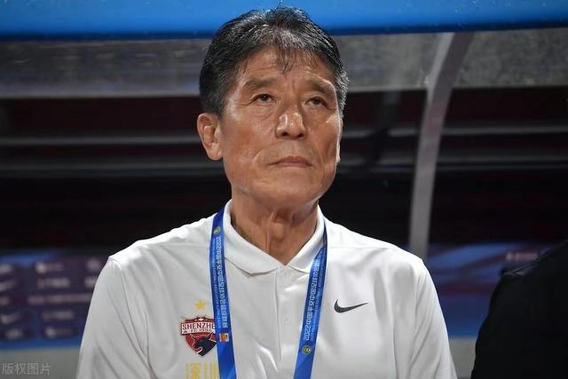 关于球员职业生涯轨迹回顾：从中超到退役的信息