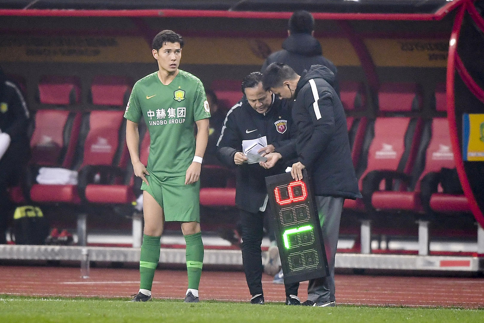 包含国足门将问题再引争议的词条