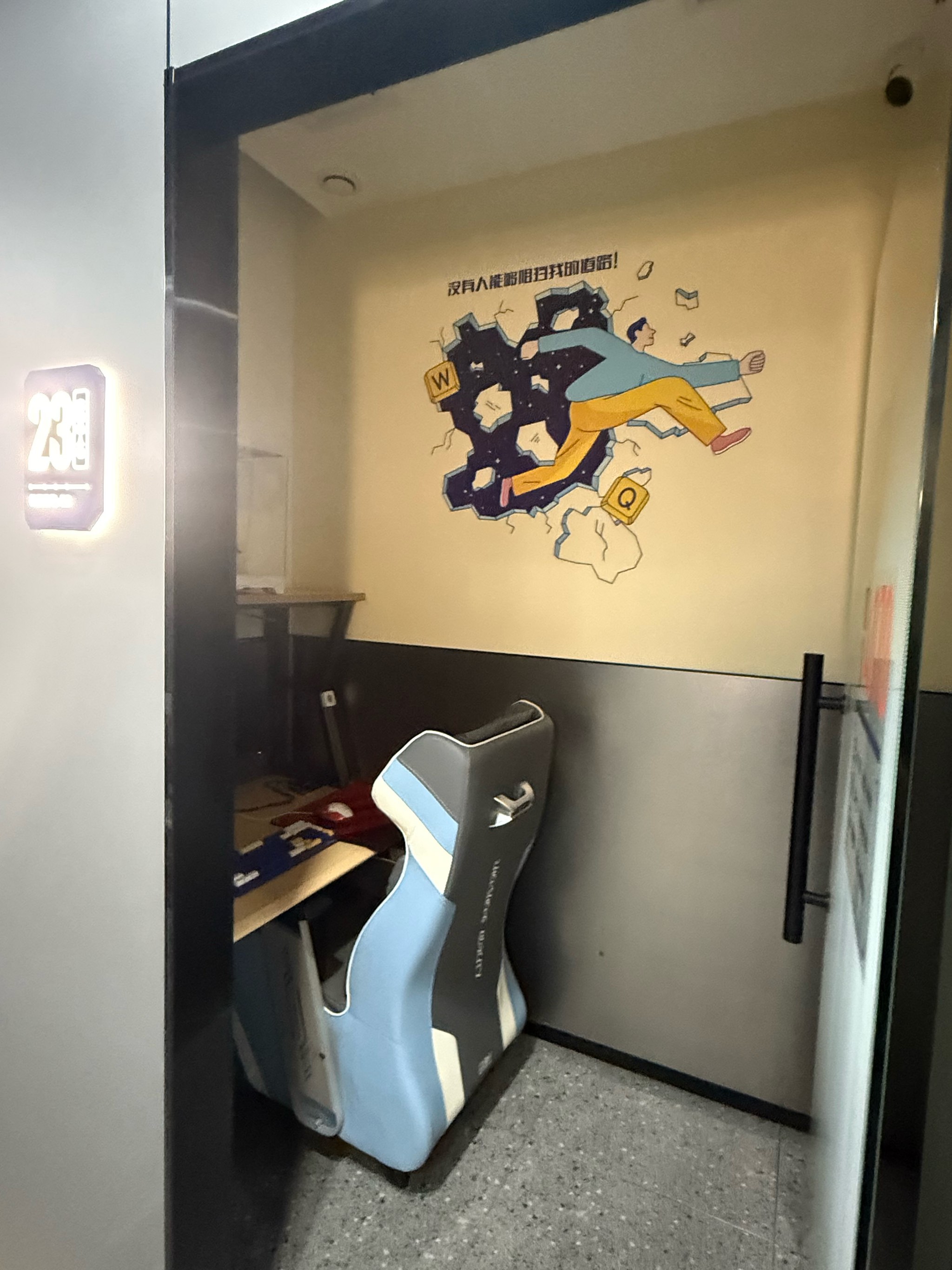 电竞酒店成新风口，年轻人为何热衷“开黑房”？的简单介绍