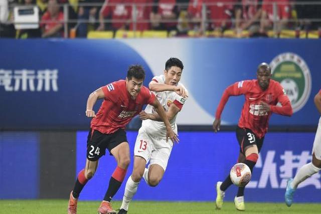 开云体育注册-青岛海牛三将转会风波分析