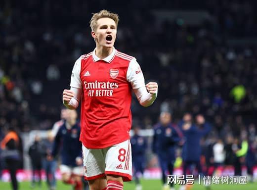 开云体育入口-英超裁判判罚再惹争议，VAR能救场吗？