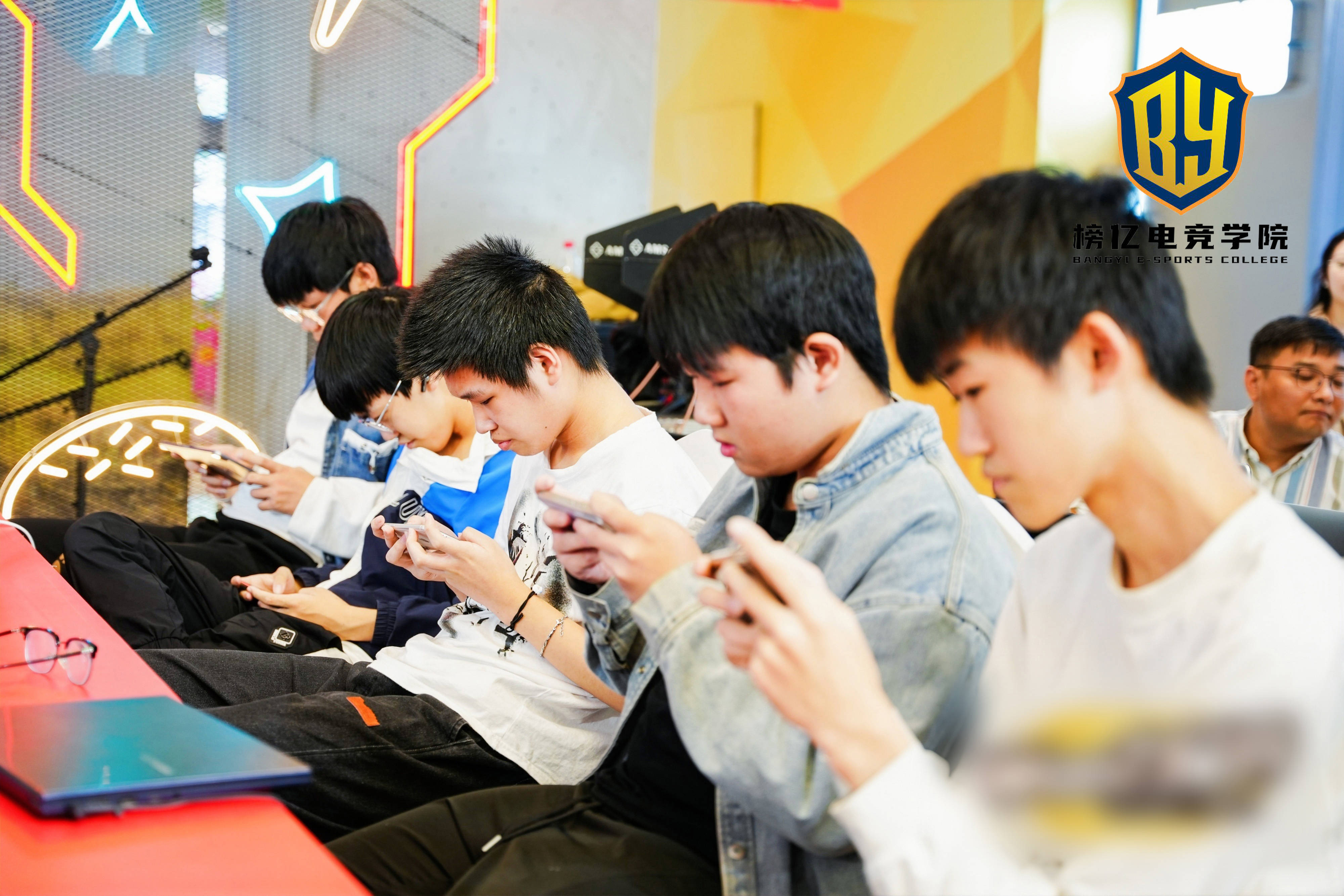 -包含退役选手PDD电竞学校首批学员毕业的词条