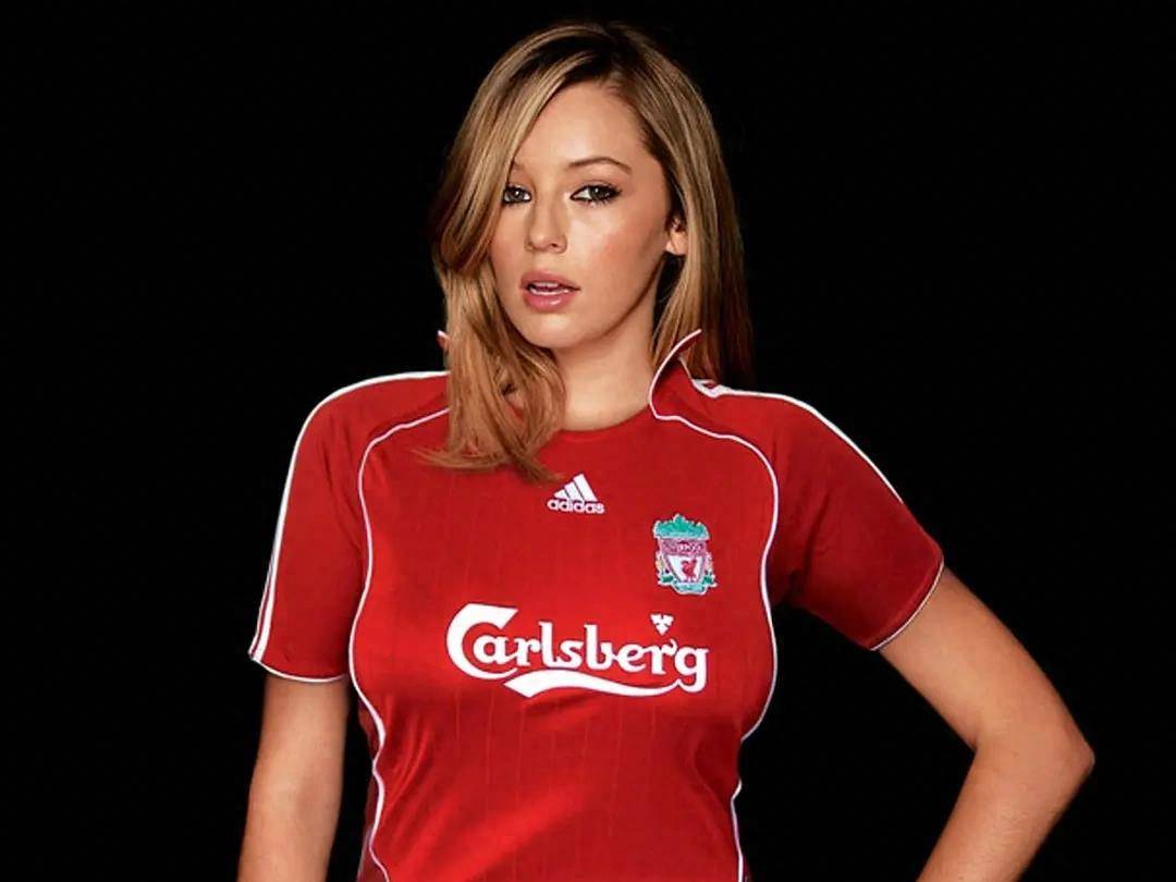 开云体育注册-足球宝贝评选引争议，是助威还是低俗？