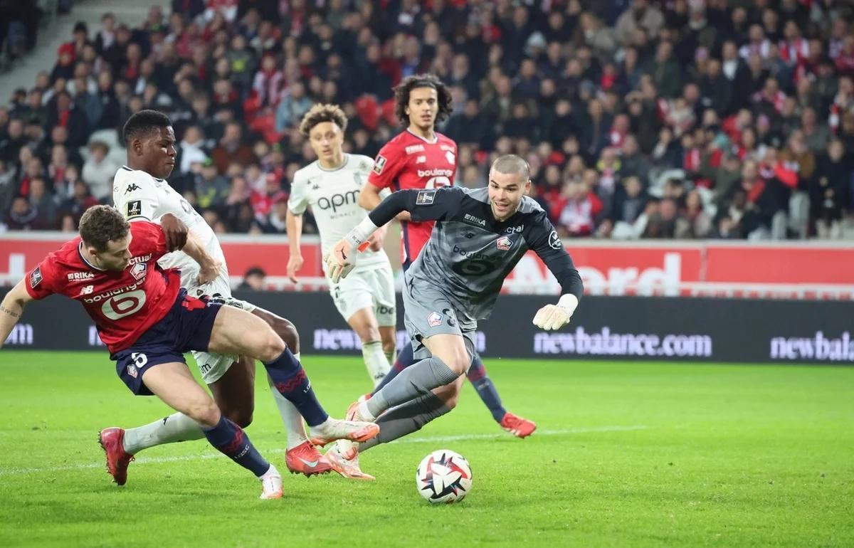 “法甲秋季赛事，冠军争夺战如火如荼！”的简单介绍