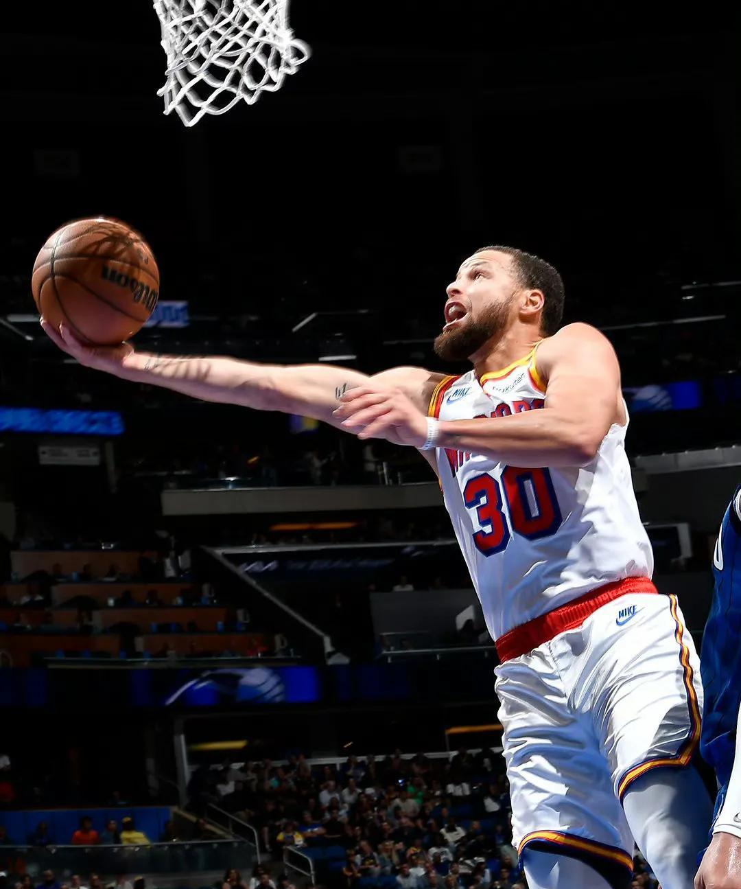 开云体育网址-关于三分战术演变：从雷阿伦到库里的信息