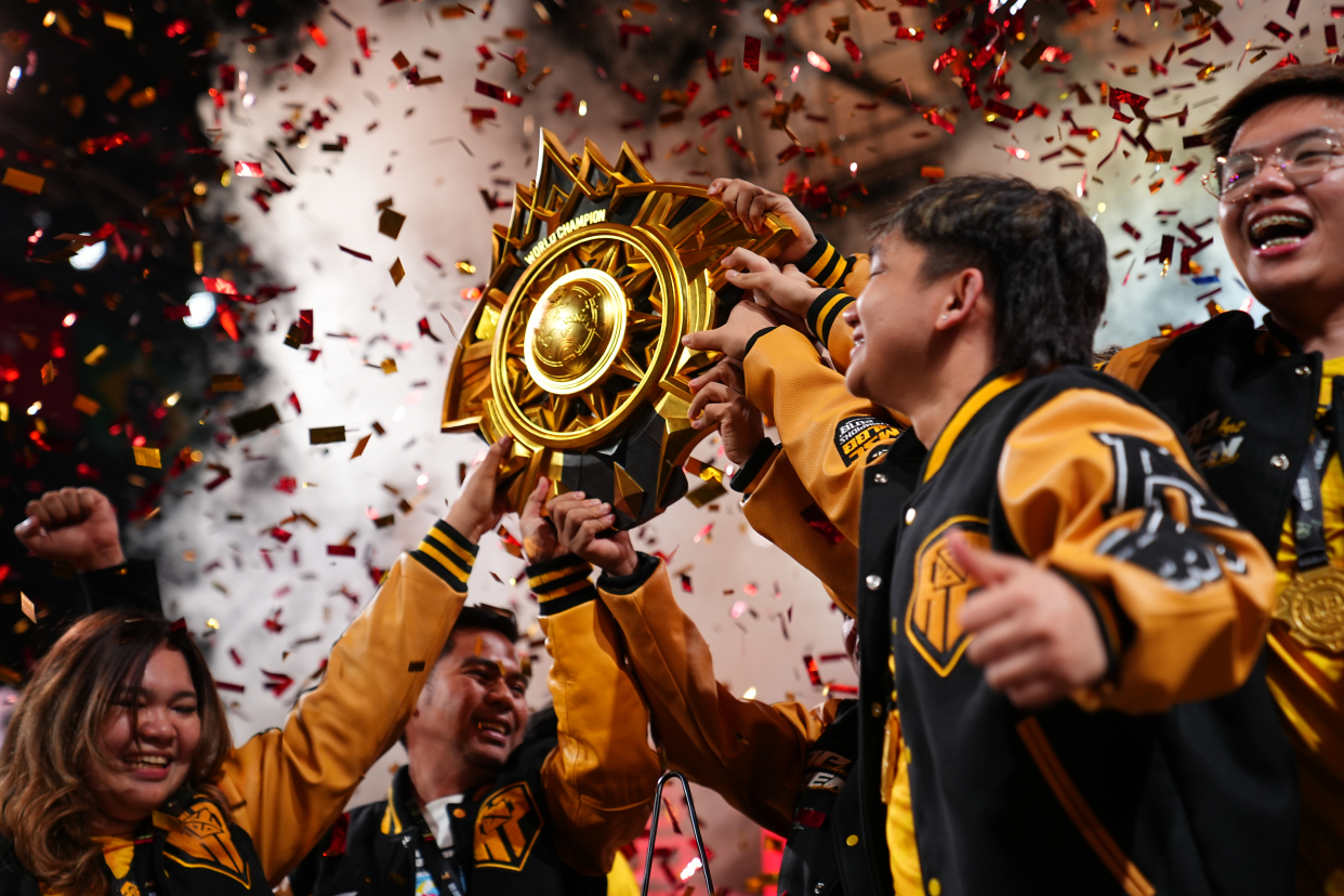 开云体育在线入口-全球总决赛打响！谁能问鼎今年S赛冠军？