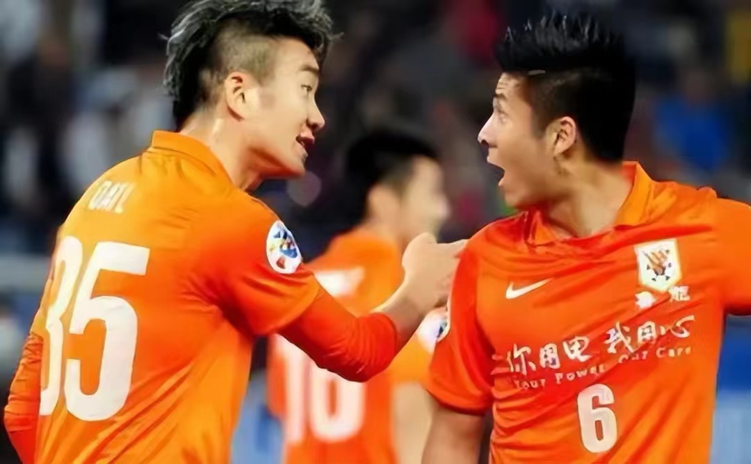 开云体育网站入口-中国足球网红博主崛起，恶搞视频引争议