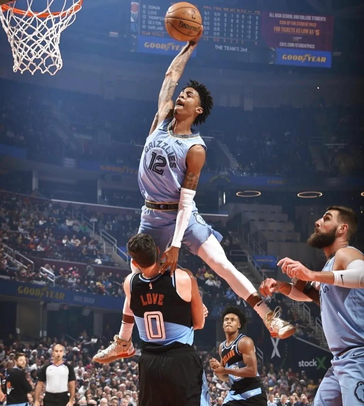 开云体育在线登录-本周五大扣篮合集：飞天暴扣太炸了！