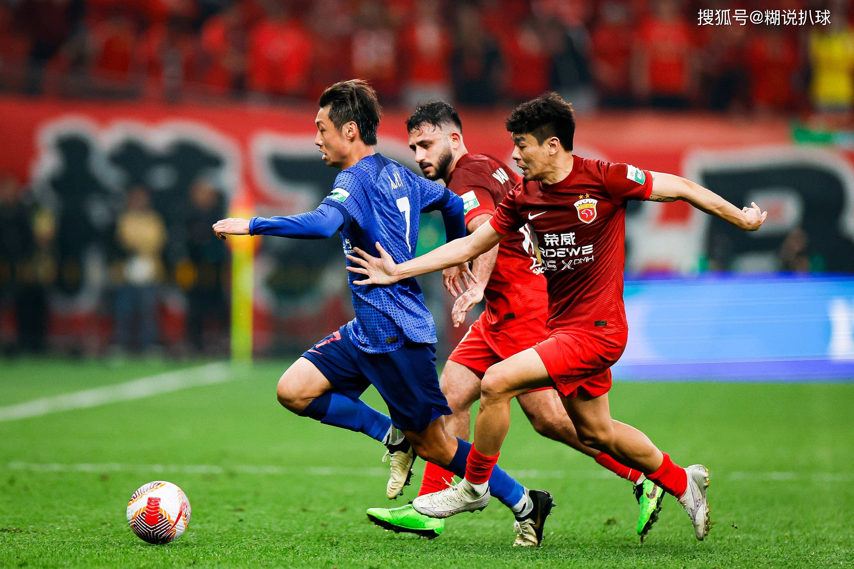 “中超的主场气氛，如何影响比赛的进程？”